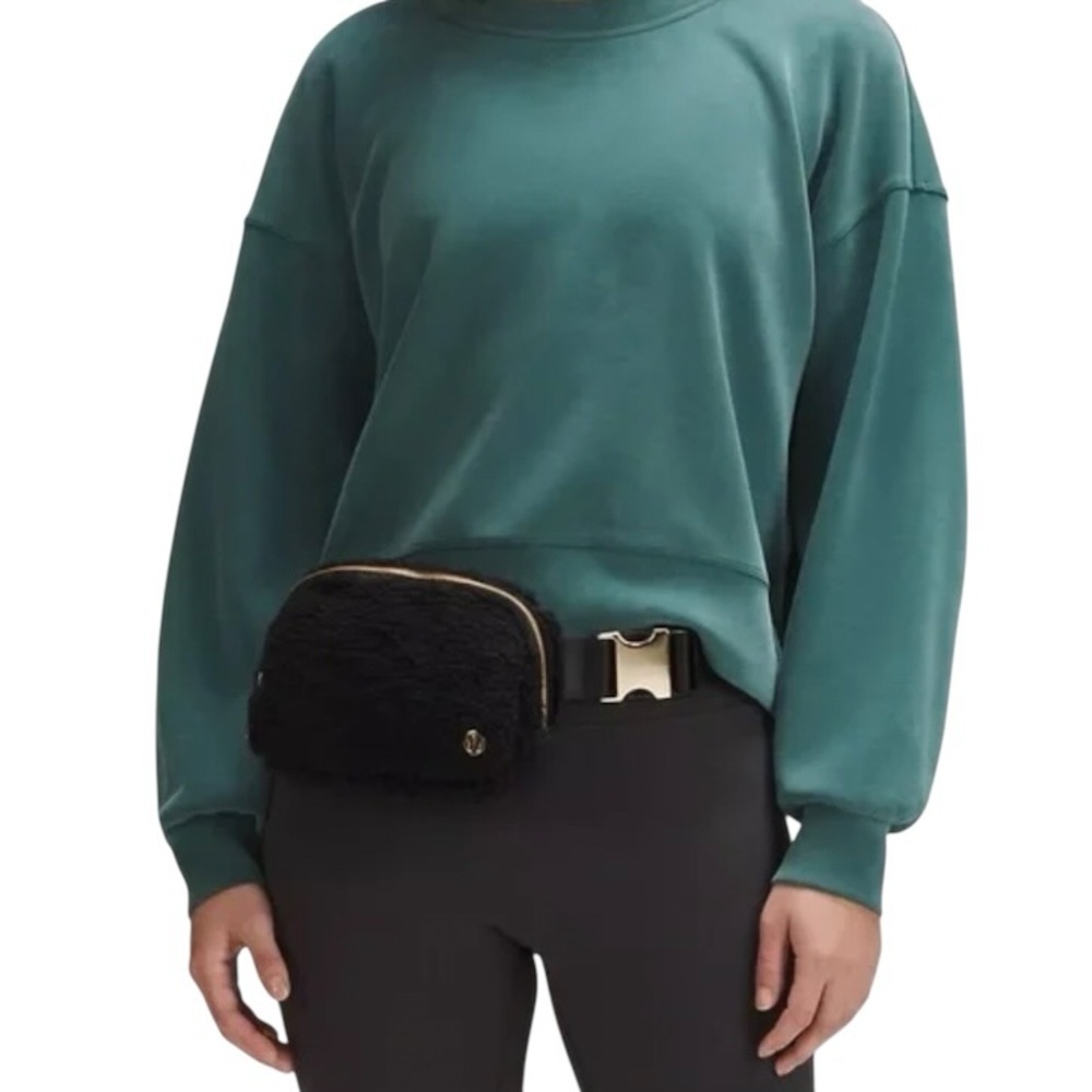 Lululemon Everywhere Fuzzy Sherpa Fleece Belt Bag Fanny Pack Black Gold Hardware - Picture 6 of 12